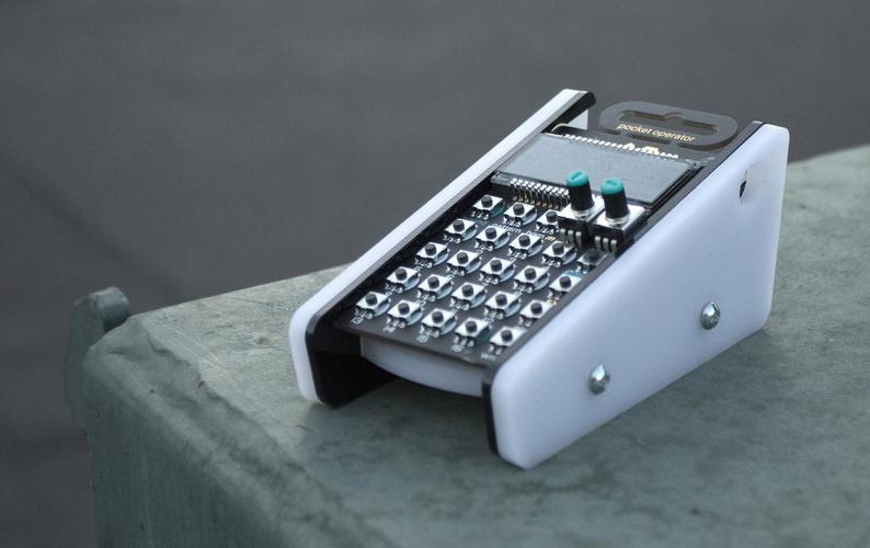 Plasmatorium's plastic pocket operator stand PRO